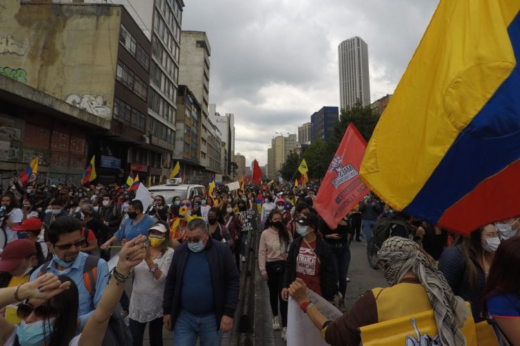 Neonazisti polizia e scioperi in Colombia