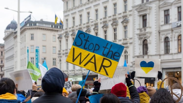 Negoziare la pace in Ucraina sùbito!